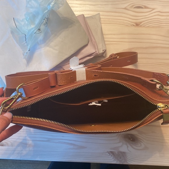 The Transport Shoulder Crossbody Bag - Picture 3 of 5